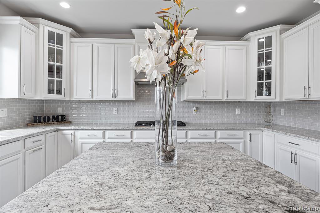 51251 GULFSTREAM PARK Lane, Canton, MI 48188 — Photo 18