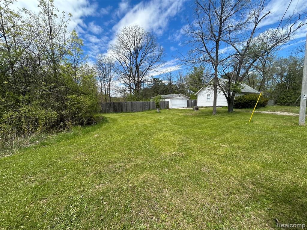 2356 S DYE Road, Flint, MI 48532
