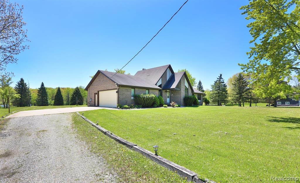 53201 MARANATHA Lane, Wixom, MI 48393 — Photo 32