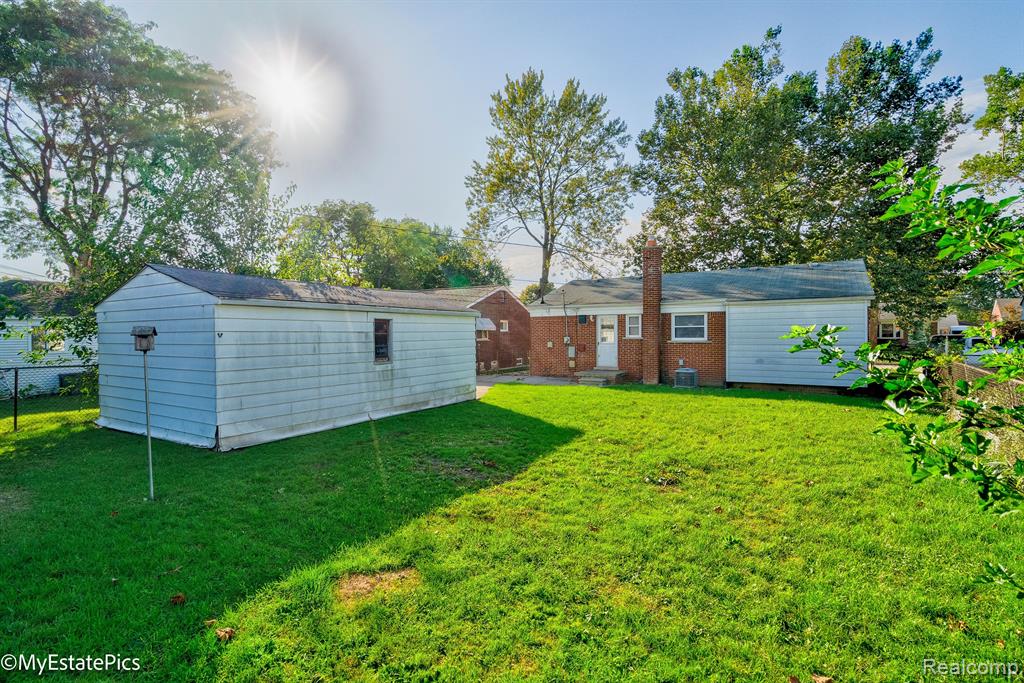 8242 RICKIE Lane, Westland, MI — Photo 34