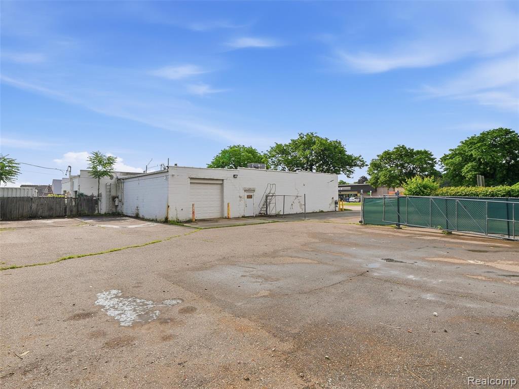 832 W 11 Mile Road, Madison Heights, MI 48071 — Photo 41