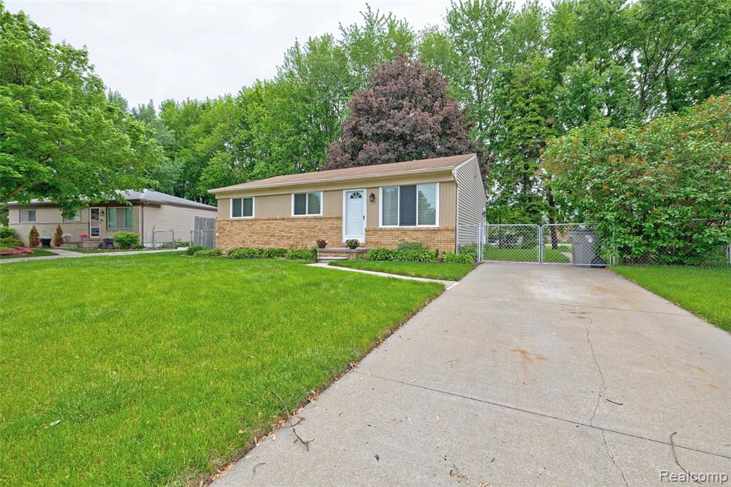42428 Greenbrier Lane, Clinton Twp, MI 48038 — Photo 46