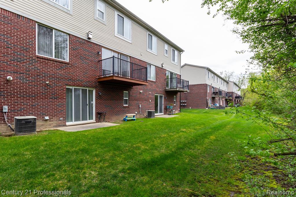 798 SANDALWOOD Drive, Troy, MI 48085 — Photo 36
