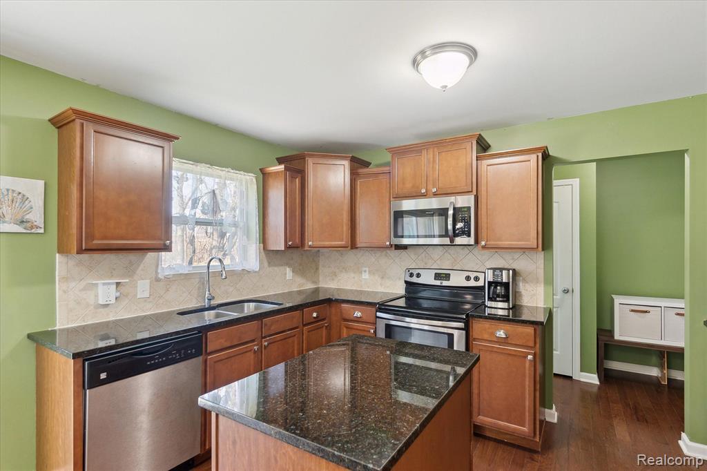 658 GLENLIVET Street, Howell, MI 48843 — Photo 15