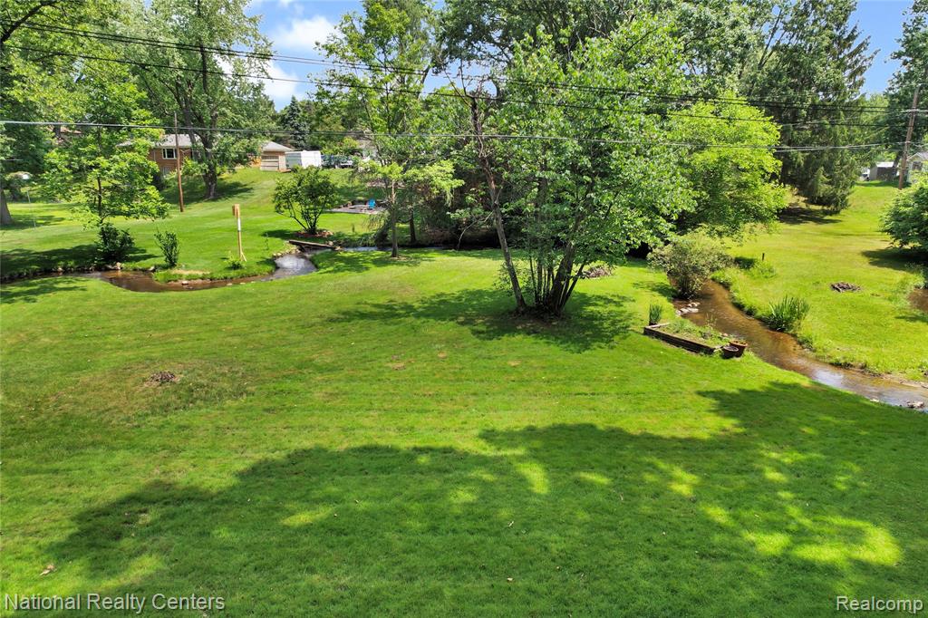 1521 Thread Valley, Holly, MI 48442 — Photo 12