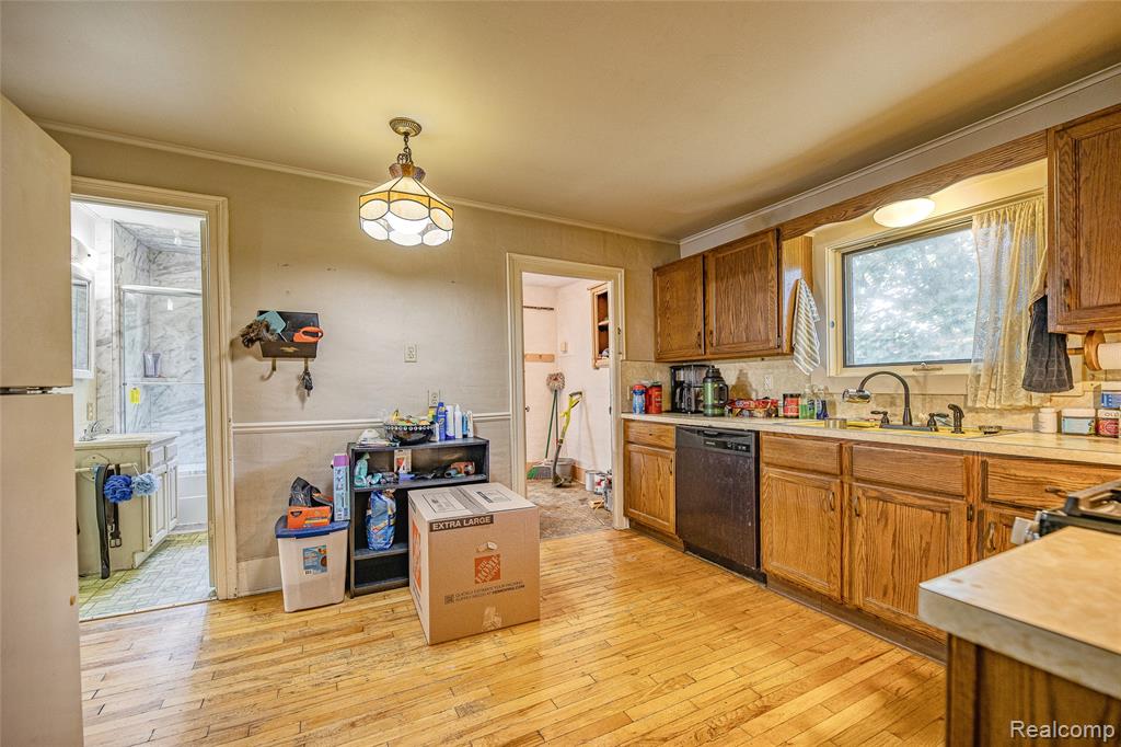 737 N Madison Street, Lapeer, MI 48446 — Photo 5