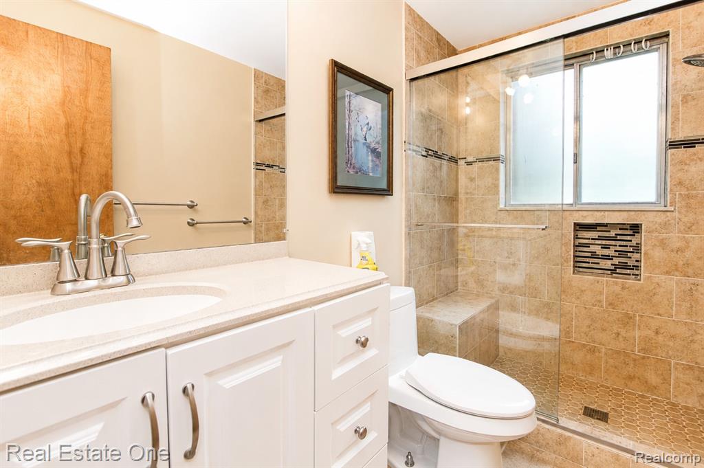 4510 Bethune Court, West Bloomfield, MI 48323 — Photo 25