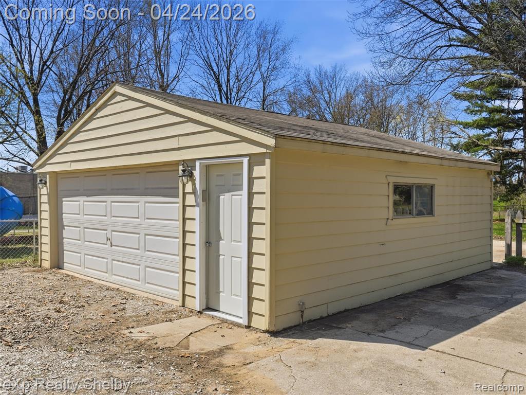 49301 Schoenherr Road, Shelby Twp, MI 48315 — Photo 33