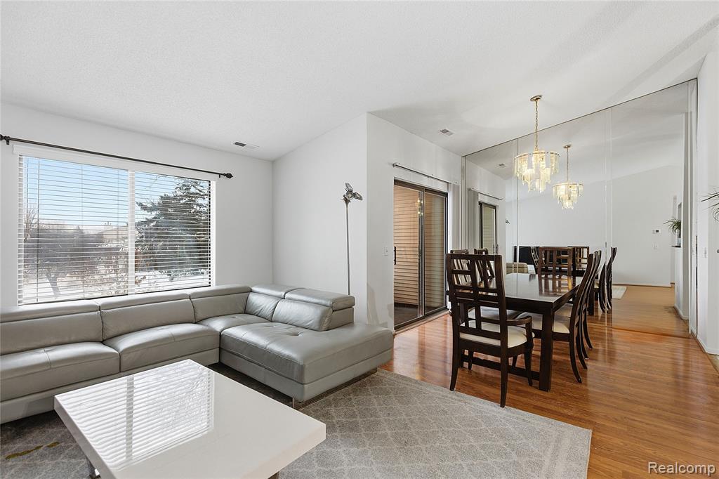 6700 Ridgefield Circle, 201, West Bloomfield, MI — Photo 5