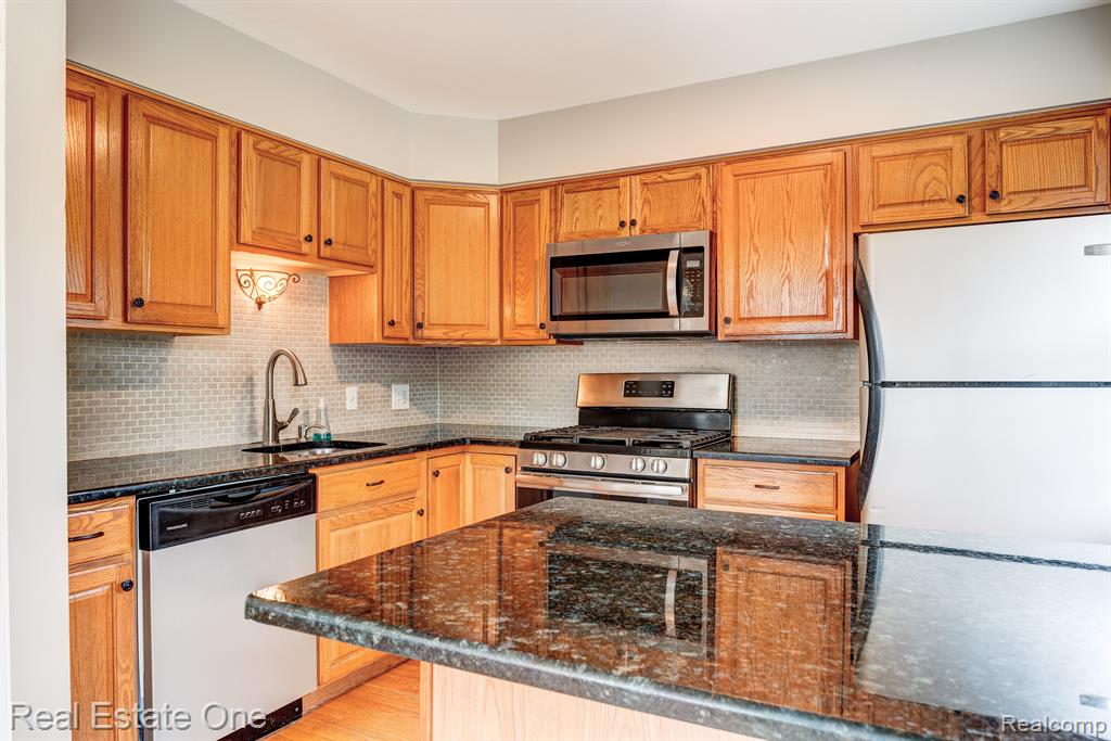 42500 LAKE SUCCESS Drive, Northville, MI 48167 — Photo 9