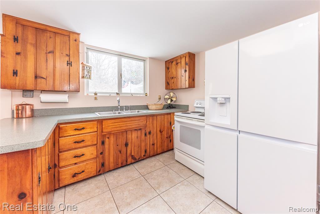 10120 Hyne Road, Brighton, MI 48114 — Photo 13