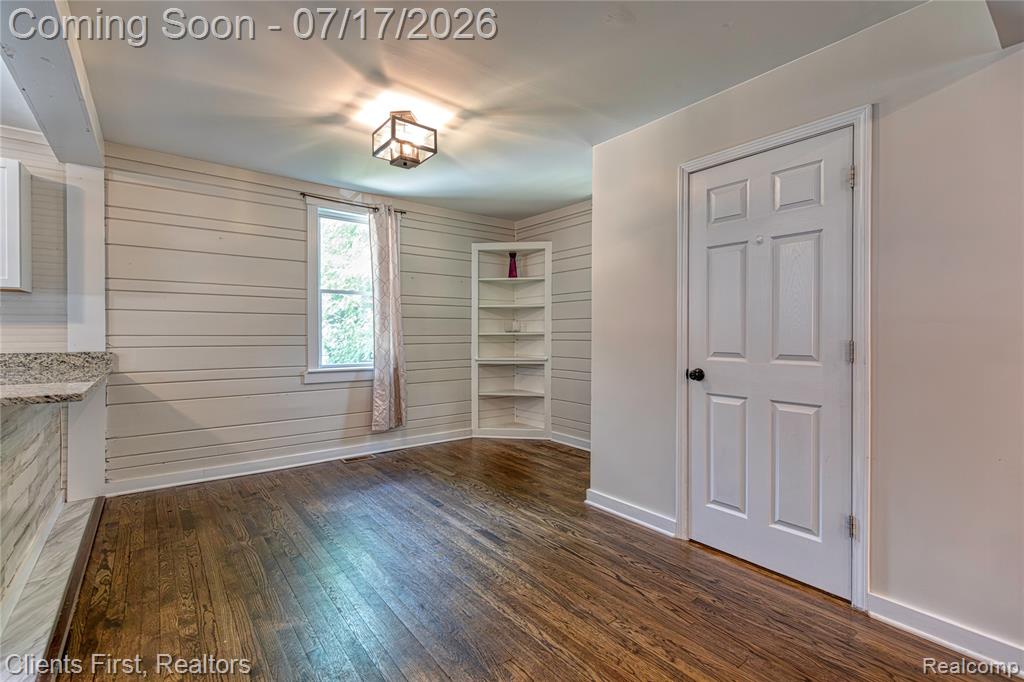 4258 Seeden Street, Waterford, MI 48329 — Photo 9
