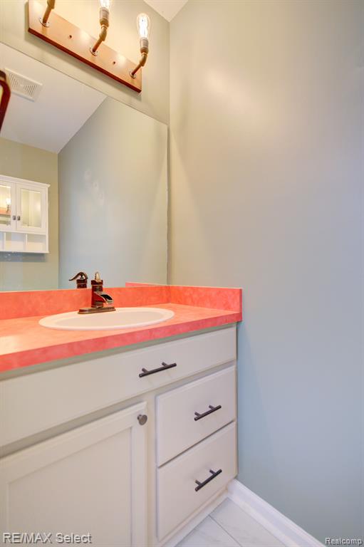 8056 LARK Lane, Grand Blanc, MI 48439 — Photo 36