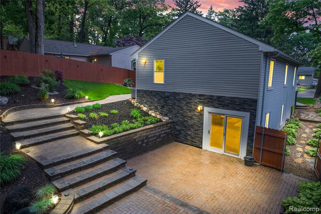 901 Ridge Road, Lake Orion, MI 48362 — Photo 2
