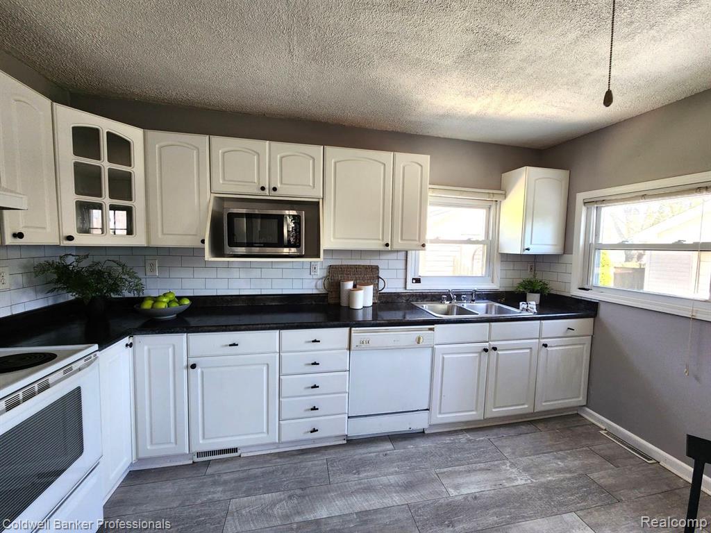 837 GIBSON Street, Oxford, MI 48371 — Photo 9