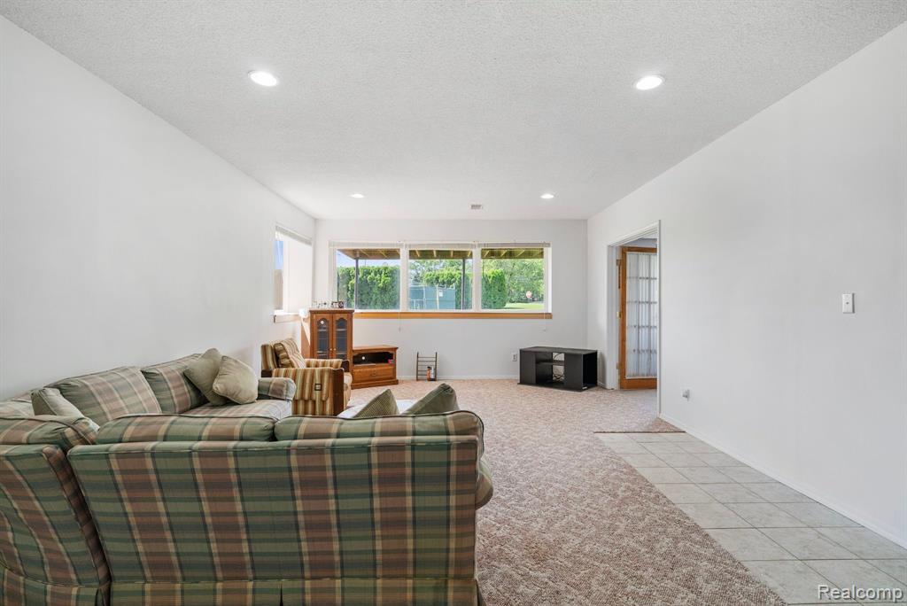 865 CRYSTAL Lane, Marysville, MI 48040 — Photo 40