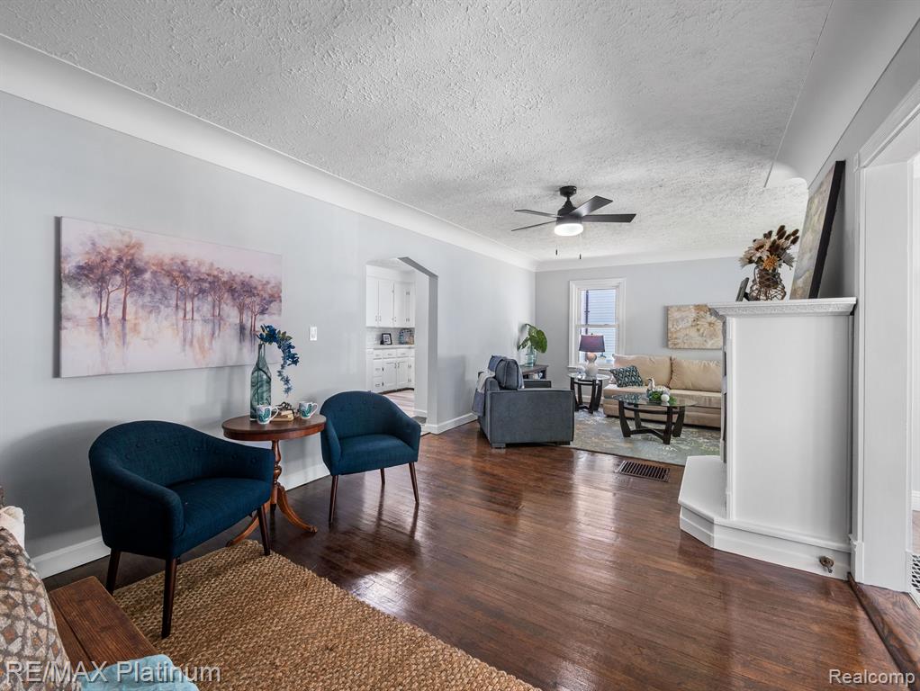 415 E SIBLEY Street, Howell, MI 48843 — Photo 8