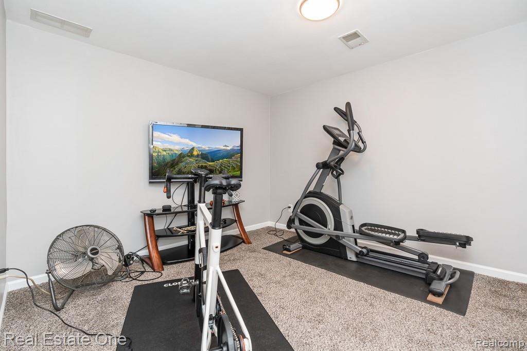 1043 Ridgeview Circle, Lake Orion, MI 48362 — Photo 40