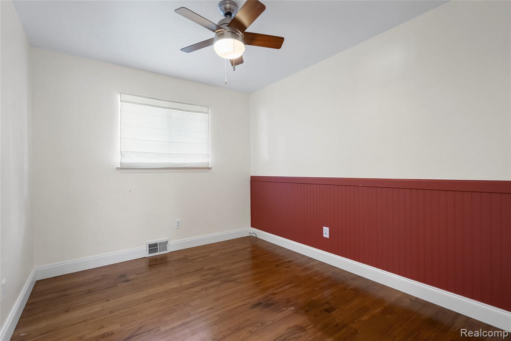 7486 Robindale Avenue, Dearborn Heights, MI 48127 — Photo 14