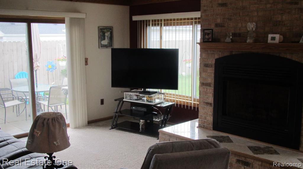 669 S HAWTHORNE Street, Westland, MI 48186 — Photo 10