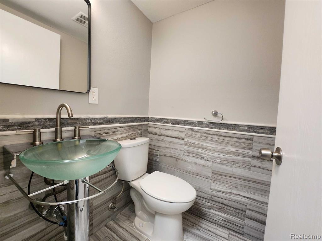 24538 CASHMERE, Southfield, MI 48033 — Photo 11