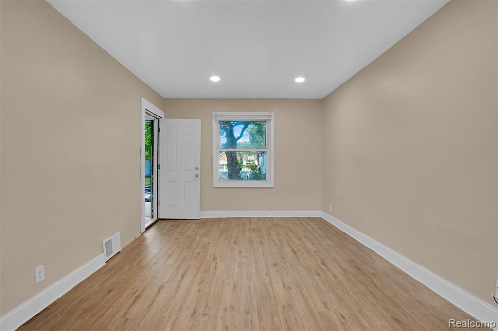 17421 Lumpkin Street, Hamtramck, MI 48212 — Photo 2