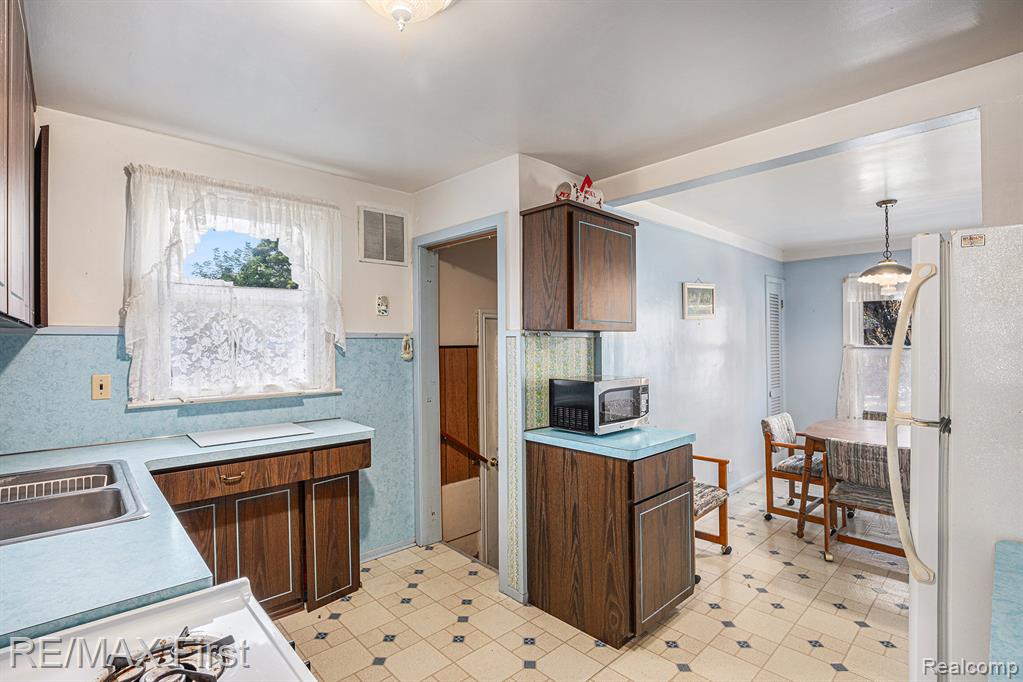 703 Trumbull Street, St. Clair, MI 48079 — Photo 8