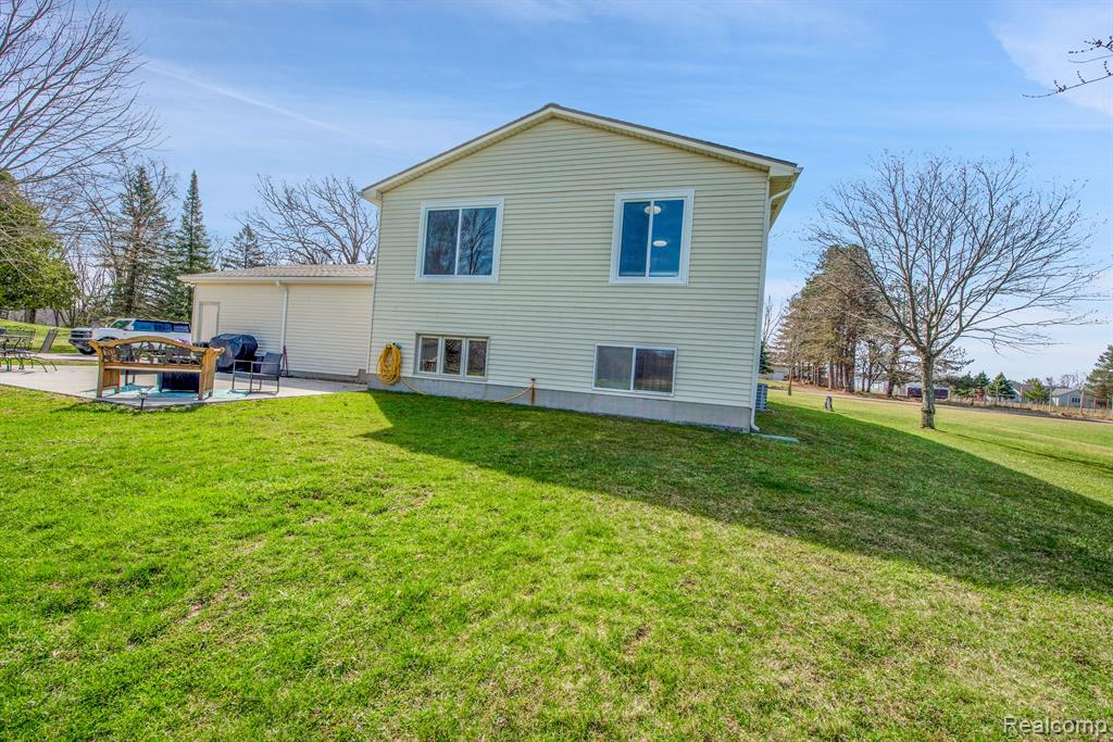 8255 BURPEE Road, Grand Blanc, MI 48439 — Photo 35