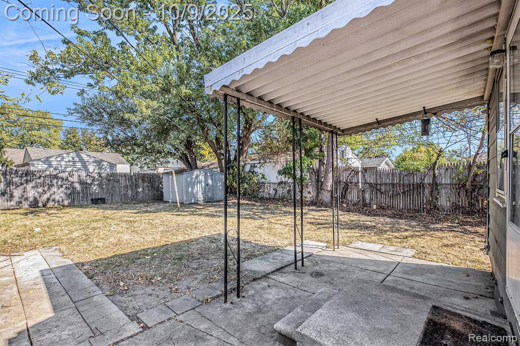 71 E Hudson Avenue, Madison Heights, MI 48071 — Photo 13