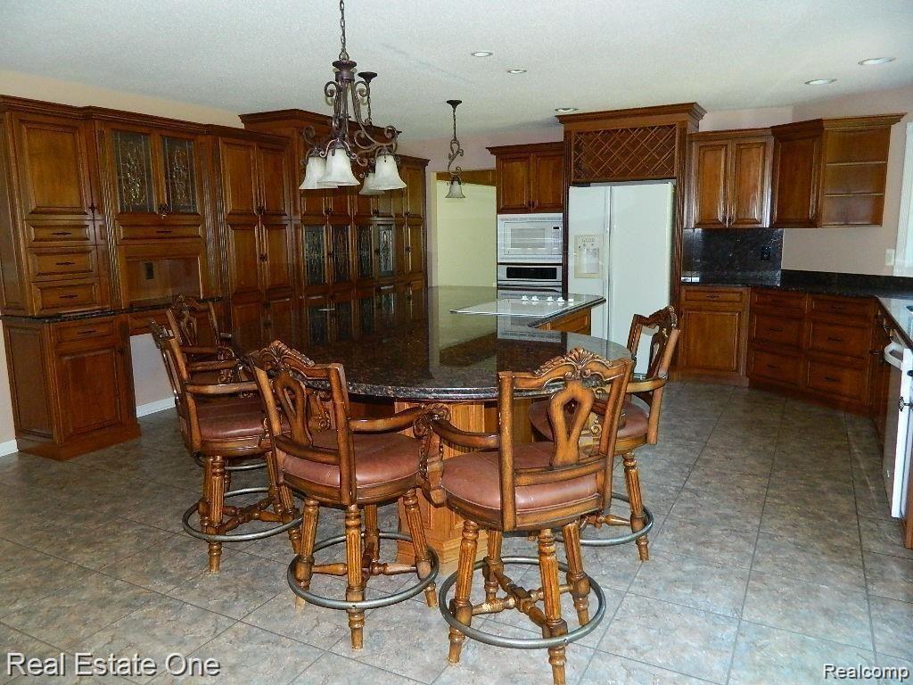 6927 Northpoint Drive, Troy, MI 48085 — Photo 11