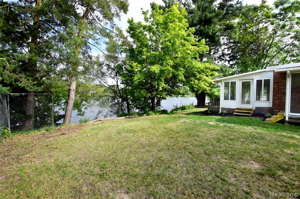 4047 Mitchell Drive, Flint, MI 48506 — Photo 24