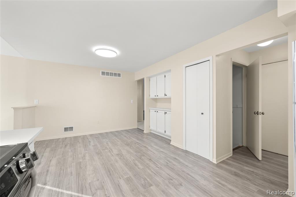 40661 Oakwood Drive, Novi, MI — Photo 10