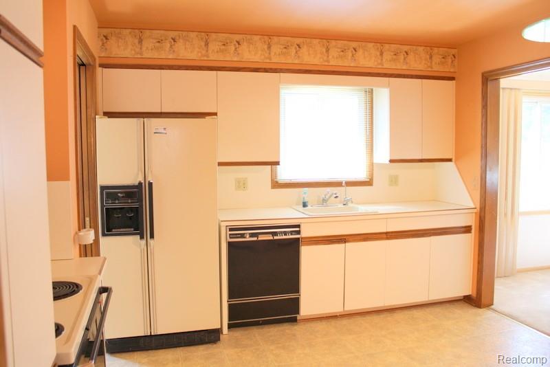 9045 Carter Avenue, Allen Park, MI 48101 — Photo 14