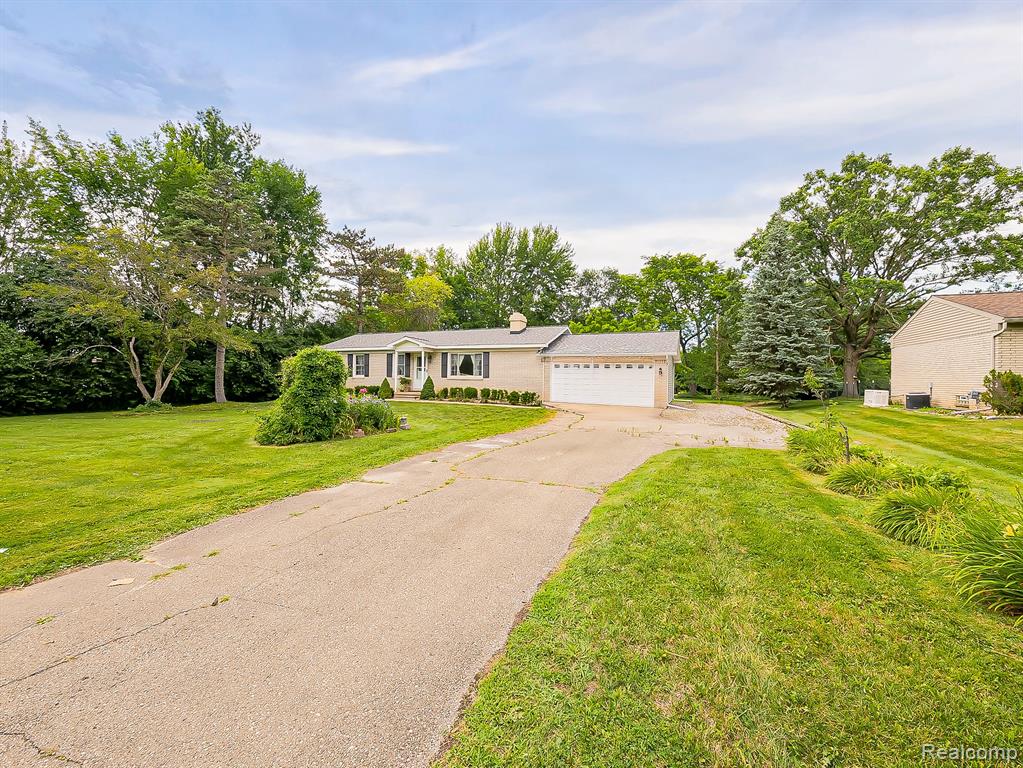 52010 11 Mile Road, South Lyon, MI 48178 — Photo 45