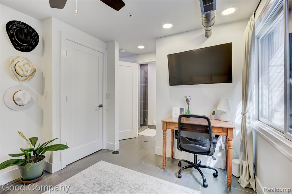 640 W 11 Mile Road, Royal Oak, MI 48067 — Photo 32