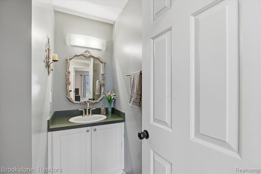 9748 Forest Ridge Drive, Clarkston, MI 48348 — Photo 20