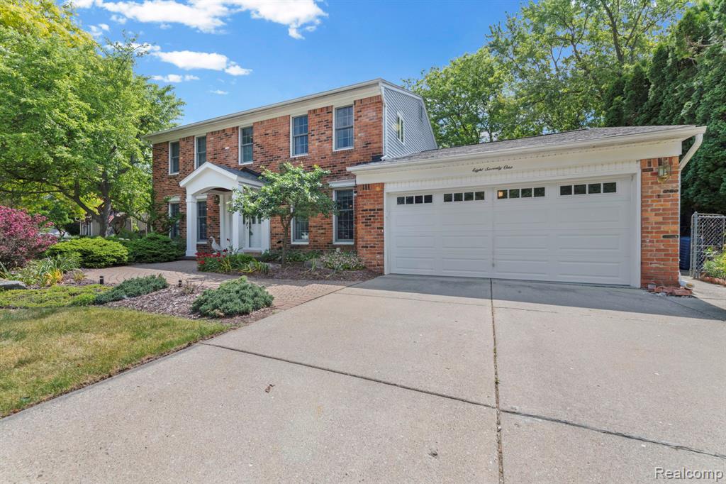 871 Spartan Drive, Rochester Hills, MI 48309 — front exterior