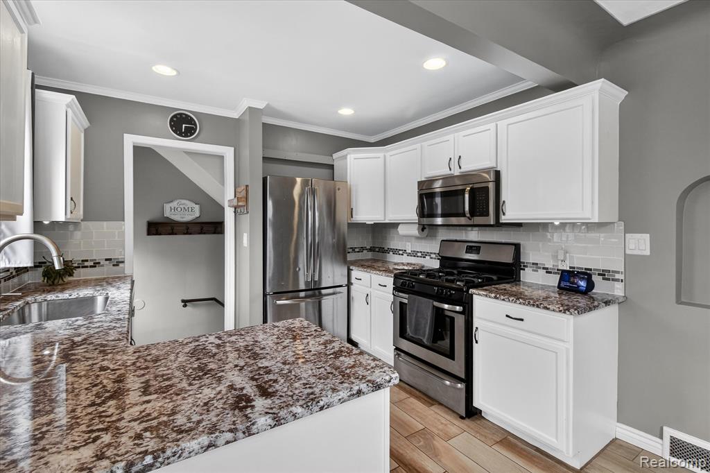 29508 Bock Street, Garden City, MI — Photo 11