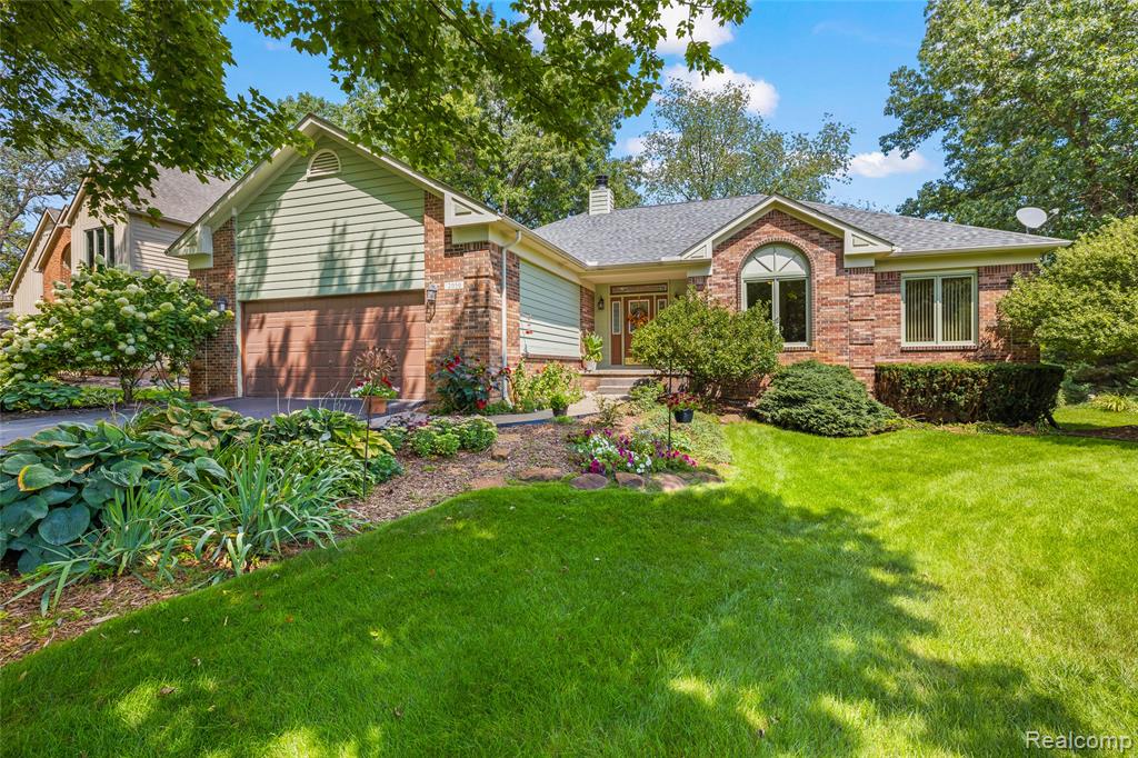 2050 Shire Court, Commerce Twp, MI 48382