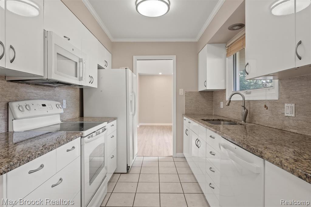 5312 Cambourne Place, West Bloomfield, MI — Photo 3