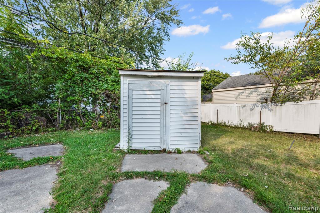 8419 Paige Avenue, Warren, MI 48089 — Photo 22