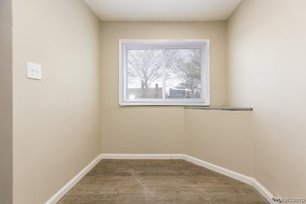 564 Marquette Drive, Detroit, MI 48214 — Photo 16