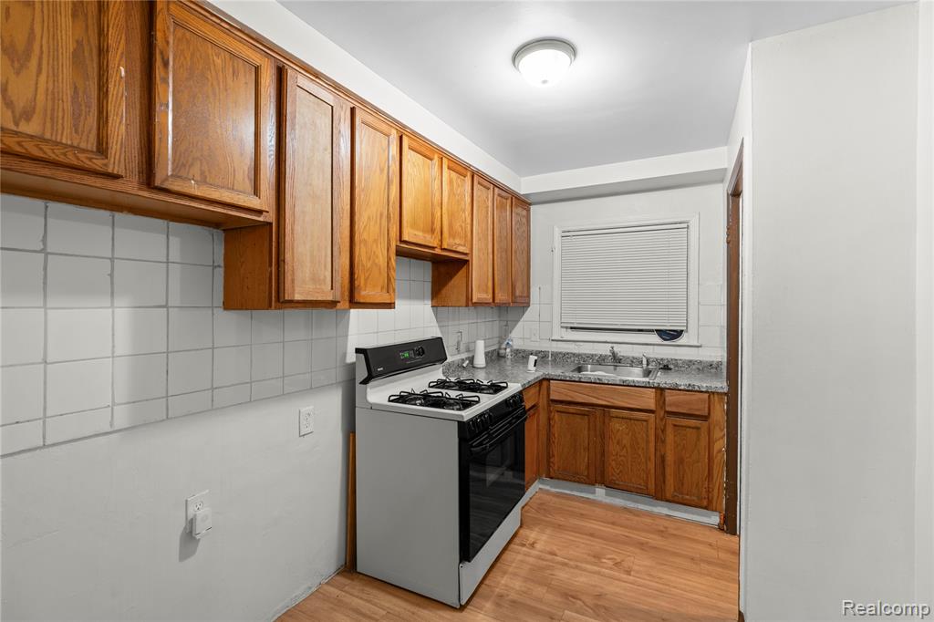 6021 Greenview Avenue, Detroit, MI 48228 — Photo 5