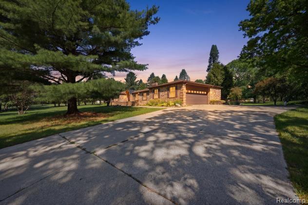 7020 Rattalee Lake NW, Clarkston, MI 48348 — front exterior