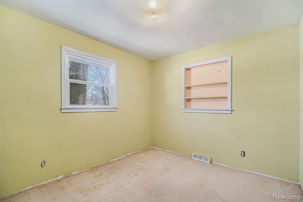 5865 ELDRIDGE Drive, Waterford, MI 48327 — Photo 11