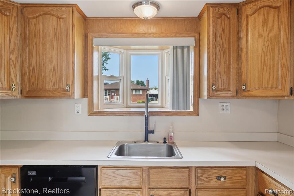 6510 CADILLAC Street, Garden City, MI — Photo 23