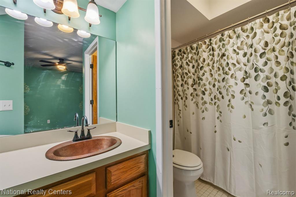 924 Saybrook Drive, Waterford, MI 48327 — Photo 16