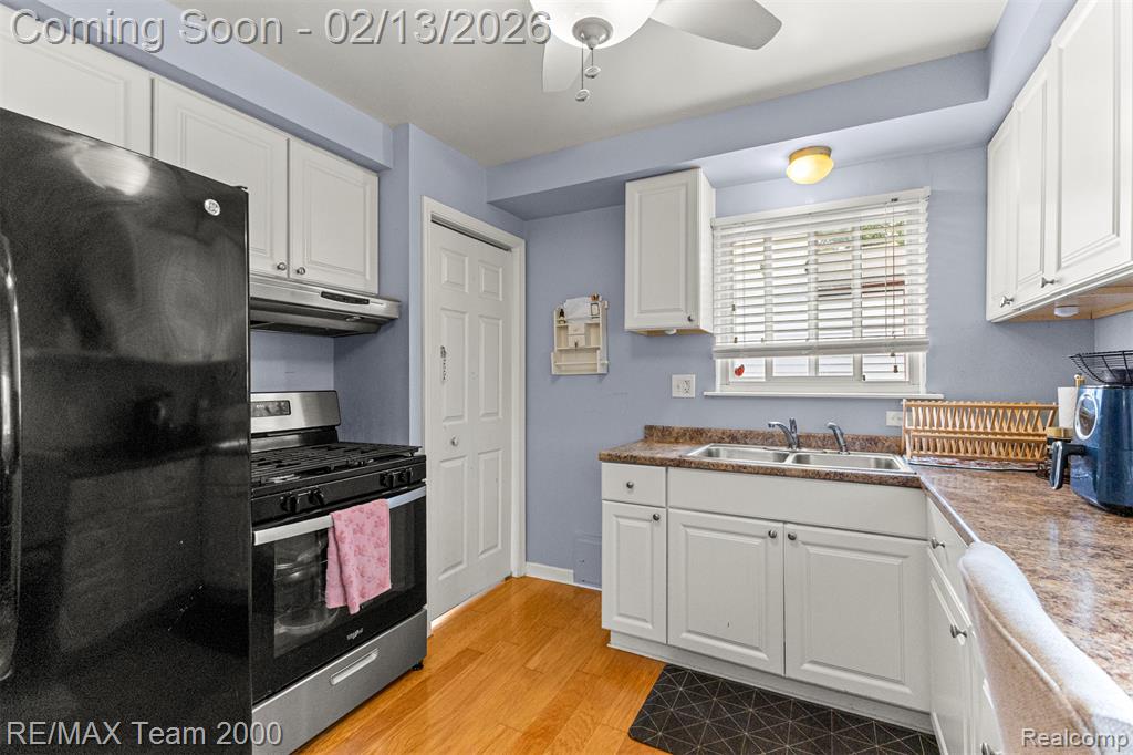 4940 Mayfair Street, Dearborn Heights, MI 48125 — Photo 11