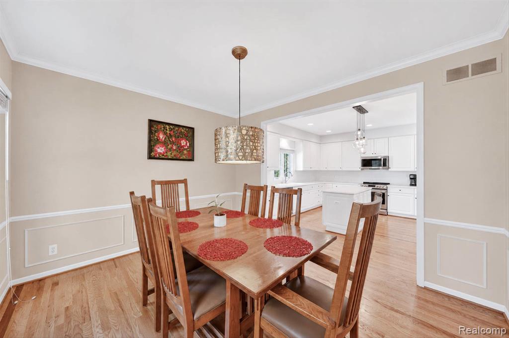 1112 Vernier Road, Grosse Pointe Woods, MI 48236 — Photo 18