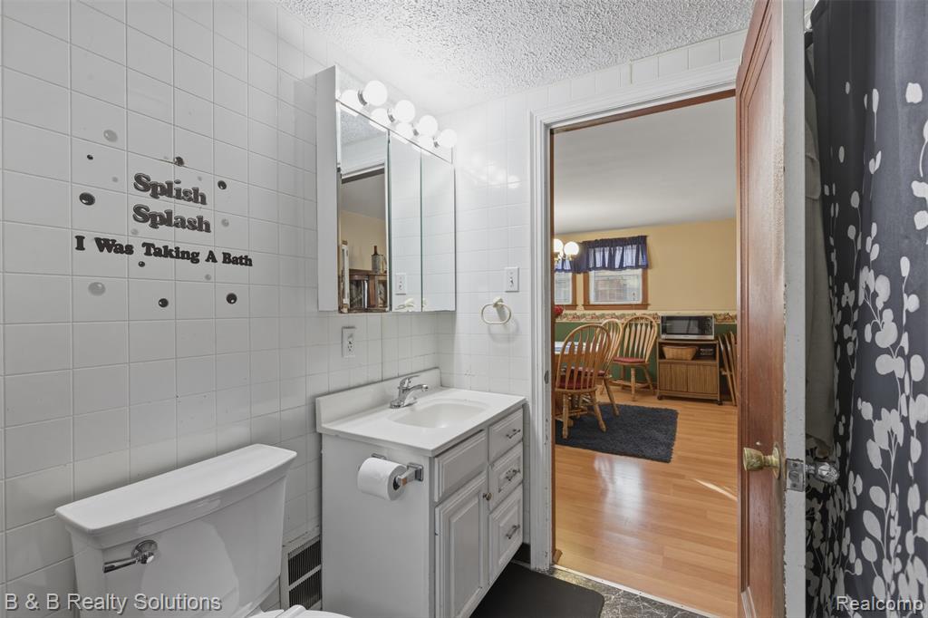 23644 E Main Street, Armada, MI — Photo 17